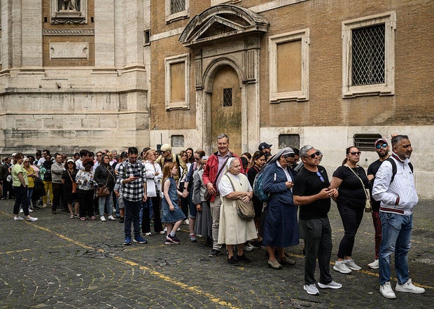 Italy-Vivolican-Religion-Pope-Tomb