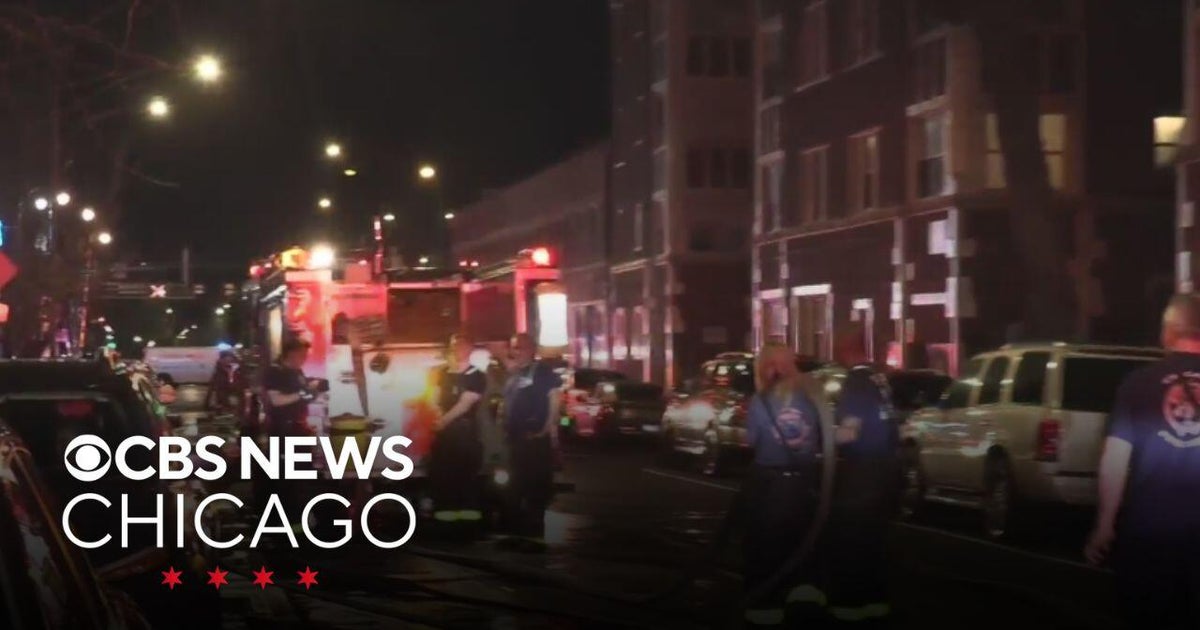 Family displaced by South Shore neighborhood apartment fire - CBS Chicago