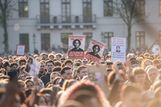 Thousands are demonstrated in Oldenburg after the death of 21 years