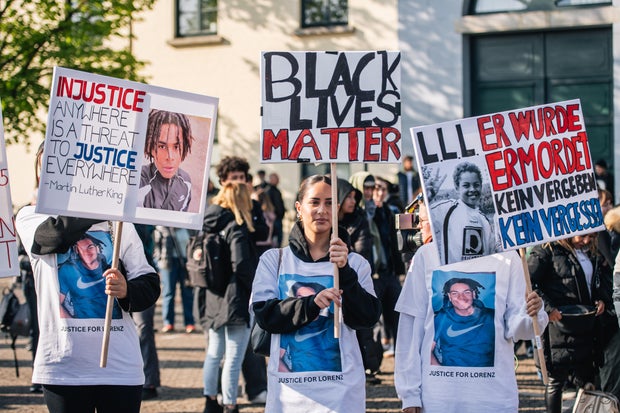 Thousands are demonstrated in Oldenburg after the death of 21 years