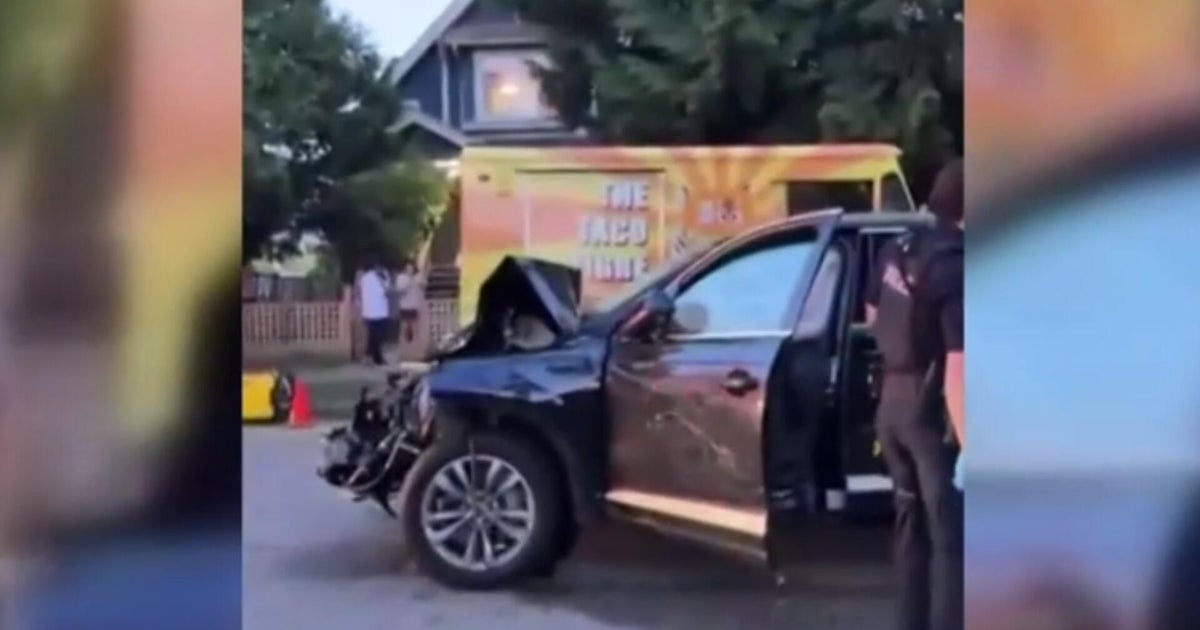 Terrorism ruled out after deadly Vancouver car plowing - CBS News
