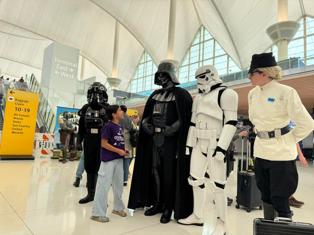 child-meets-several-characters-from-the-empire-star-wars-day.jpg 