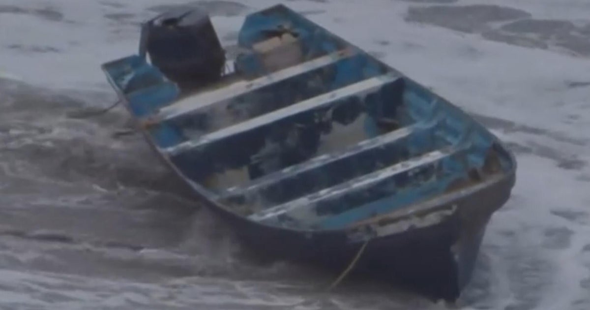 At least 3 killed after boat capsizes off San Diego coast - CBS News