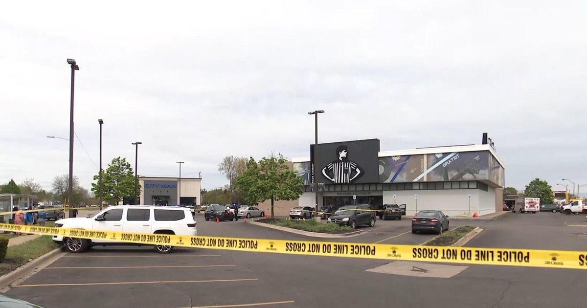 Suspect in fatal Eastpointe Foot Locker shooting turning herself in to ...