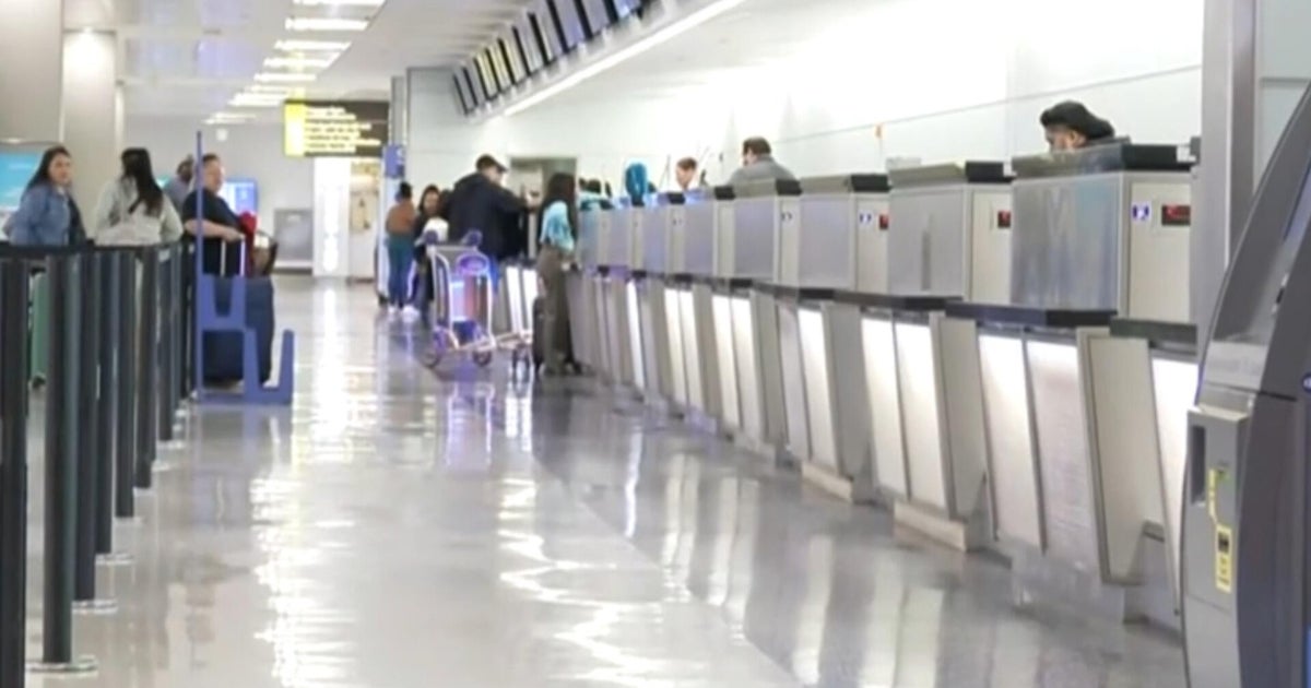 Newark airport travel woes continue as staffing issues persist - CBS News