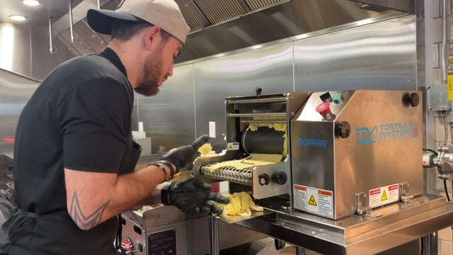 10p-pkg-new-taco-joint-wcco7qcg-00-00-4423.jpg 