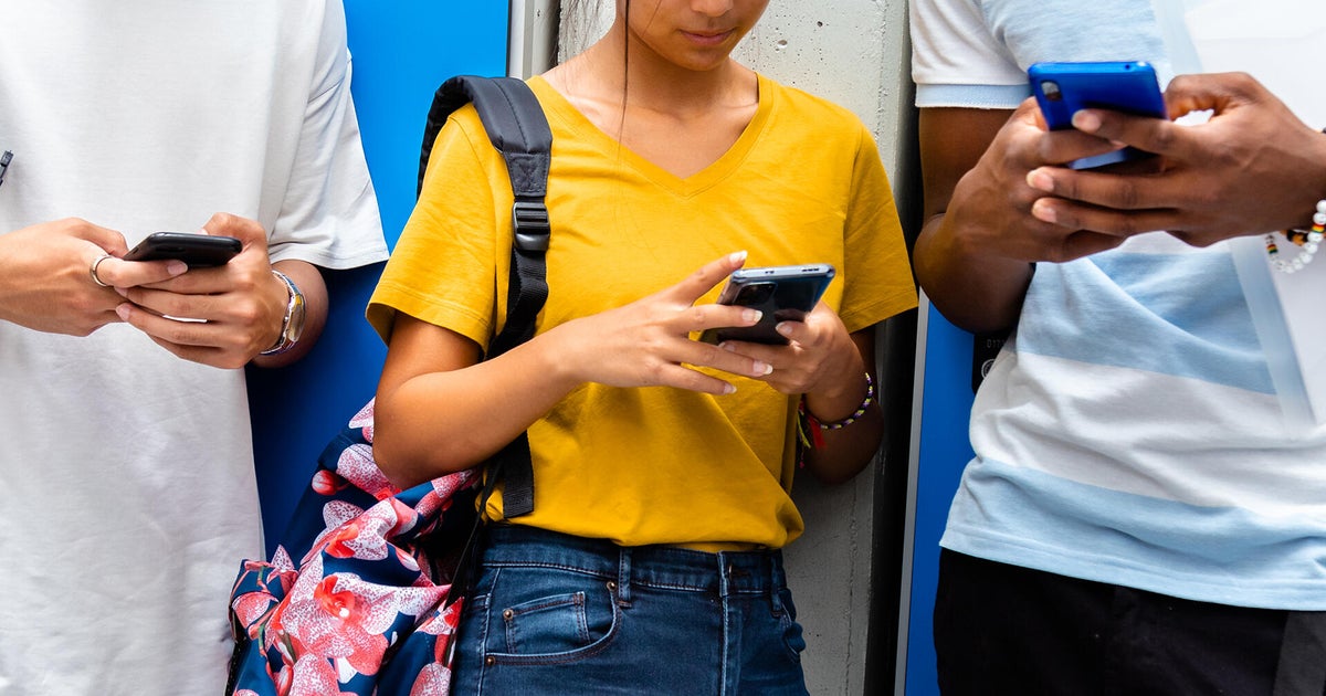 DeSantis signs bill expanding cellphone restrictions in Florida schools DeSantis signs bill expanding cellphone restrictions in Florida schools