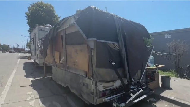 Oakland East 12th Street and Fruitvale Avenue Encampment 