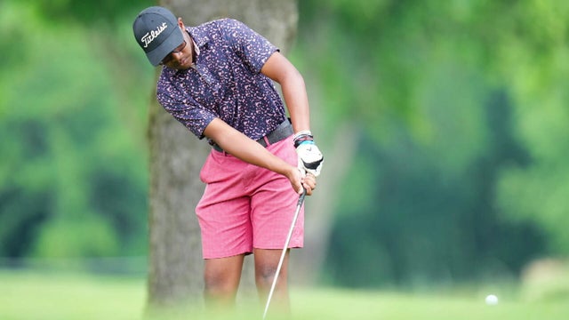 Brayden Holland putts on a golf course 