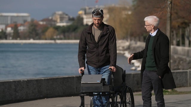 Gert-Jan Oskam and Anderson Cooper on a walk by Lake Geneva 