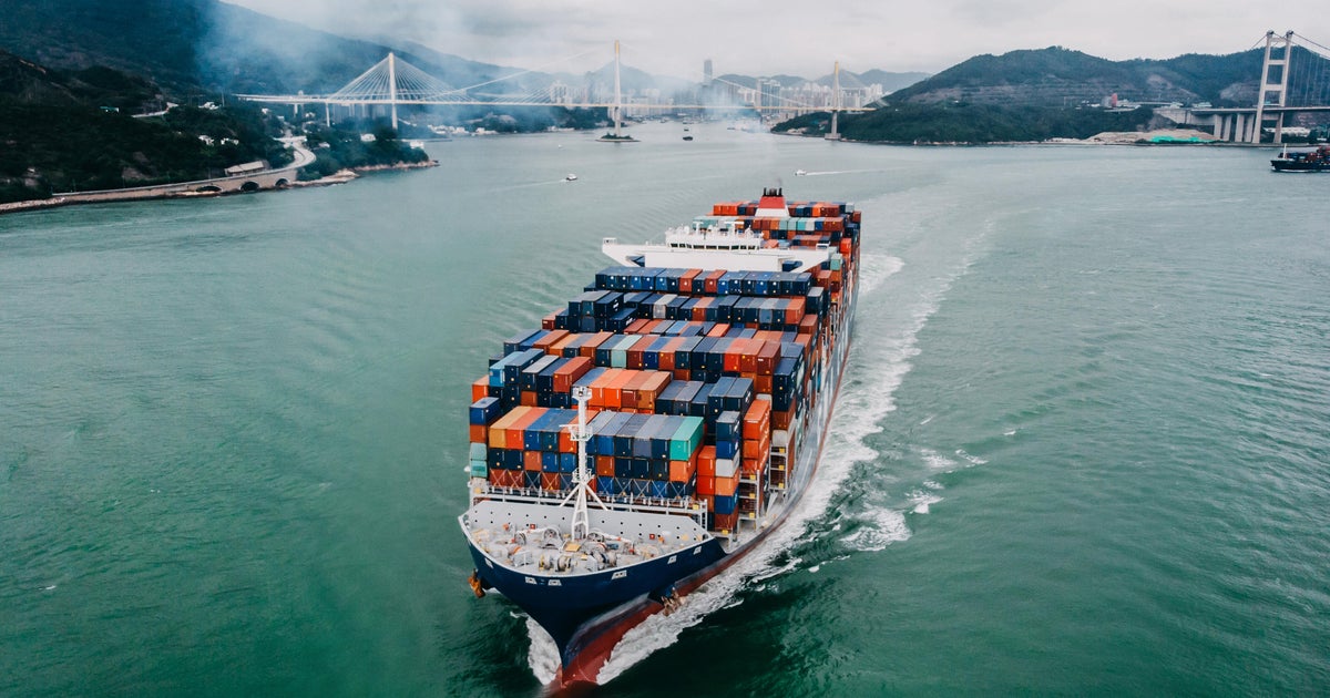 Chinese exports plunge as U.S. retailers cancel orders amid steep tariffs