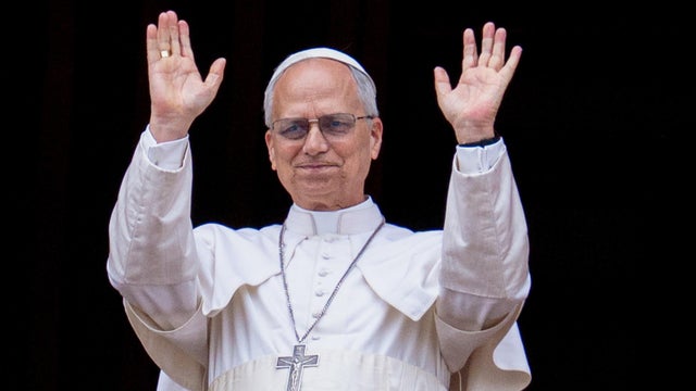 Pope Leo XIV waves to the faithful from the central balcony 