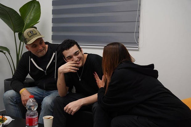Launched to the Israeli American soldier Edan Alexander meets with his family