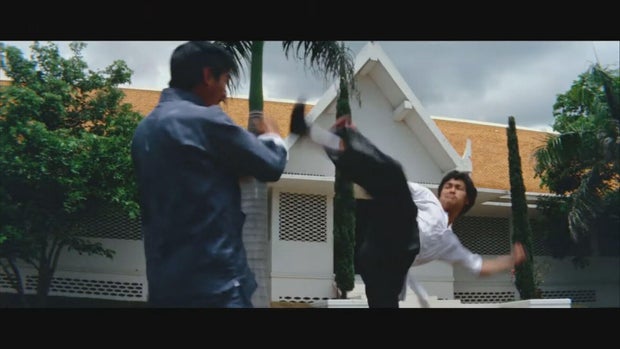 bruceleebeyondonemansimpacto-lgsmith-webm-new-01-frame-773.jpg 