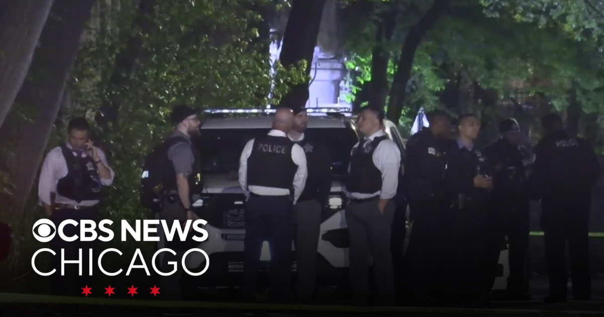 Man, 40, shot to death during argument on South Side - CBS Chicago