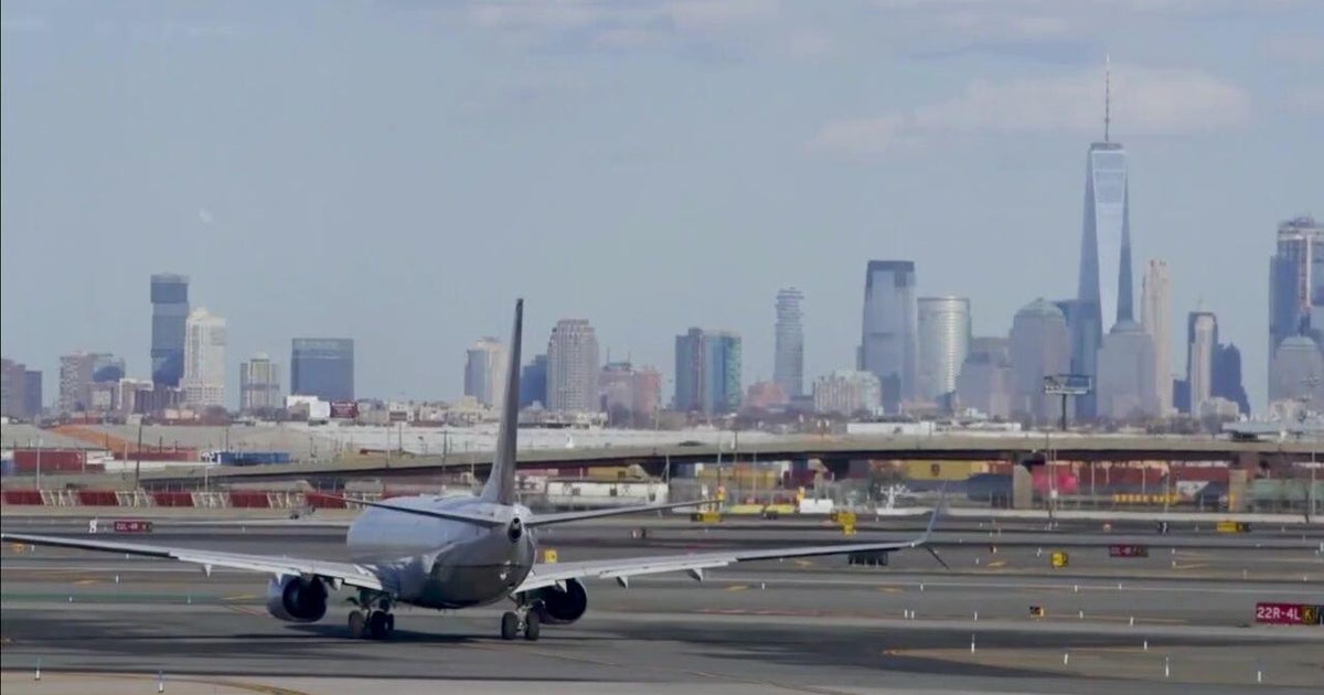 Newark Liberty Airport is safe to fly, United Airlines says. Here's the latest on flight delays.