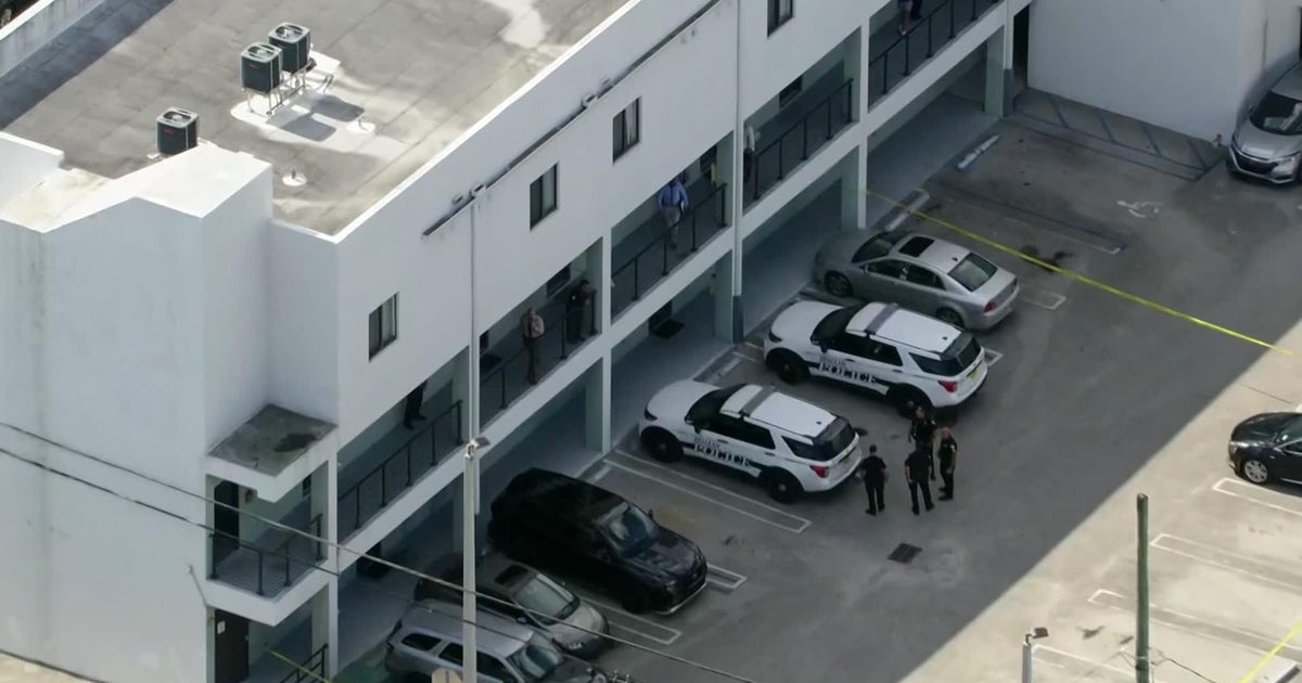 1 dead, 1 in custody after dispute between neighbors turns deadly in Hialeah, police say