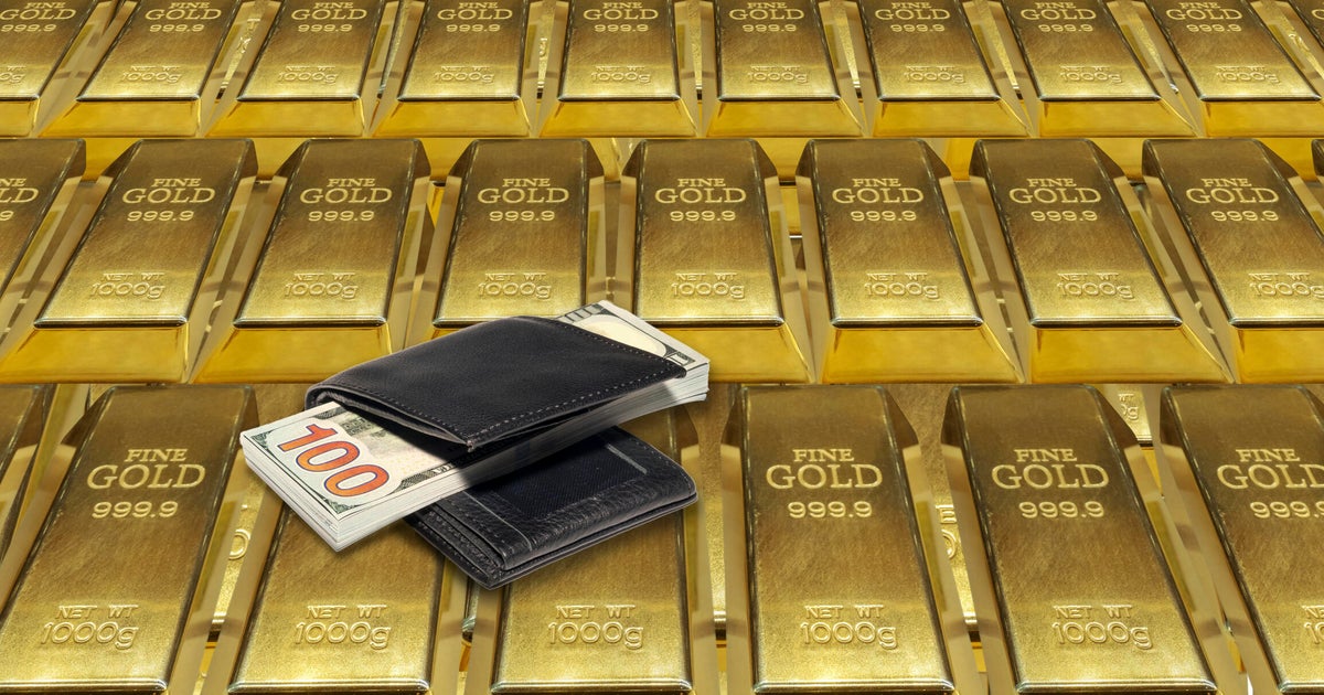 How much gold should I buy each year? Here's what experts say.