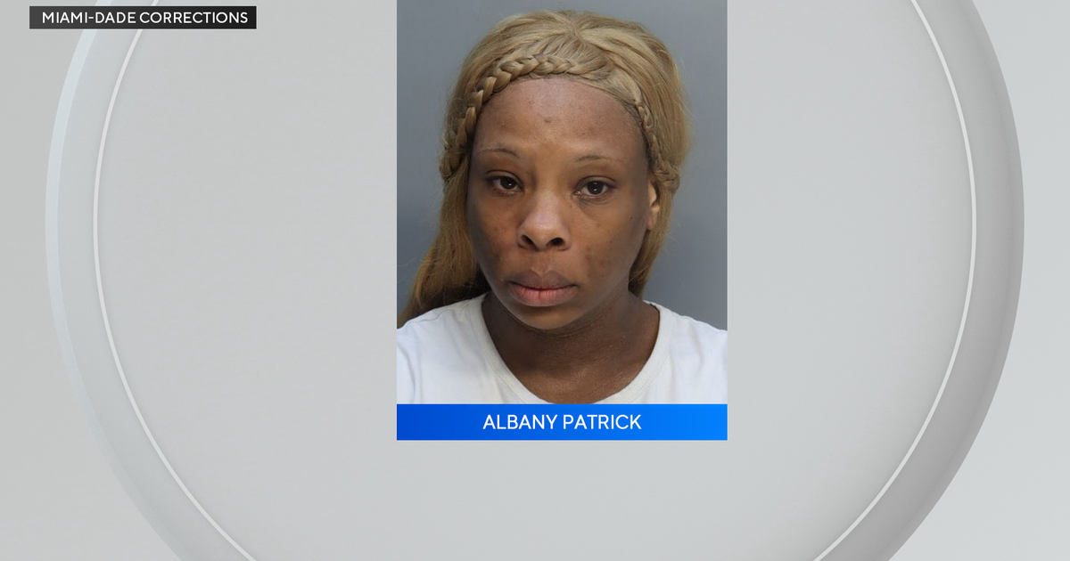 Miami mother charged after 2 kids found in hot car while she shopped at ULTA, police say