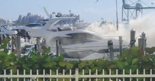 Yacht fire at Miami Beach marina