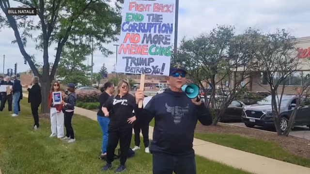 trump-human-chain-protest.png 