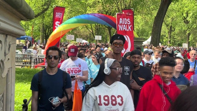 aids-walk-broll-and-sots-hi-res-still-10-29-3109.jpg 