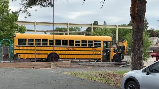 inx-bus-crash-scene-4.jpg 