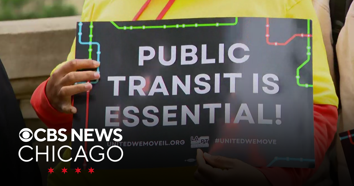 Chicago transit workers rally downtown as RTA fiscal cliff looms - CBS ...