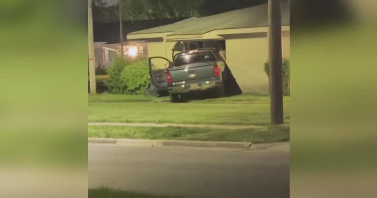 Driver crashes into Pontiac apartment where 3 children were inside