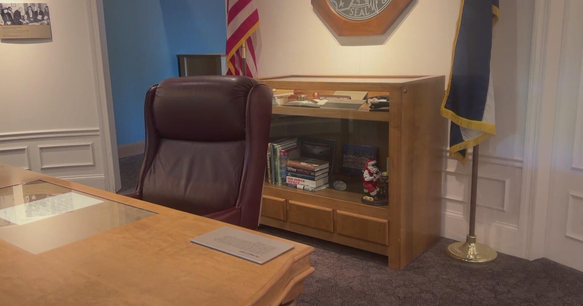 Denver Public Library’s interim director apologizes after removal of replica of prop desk Denver Public Library’s interim director apologizes after removal of replica of prop desk