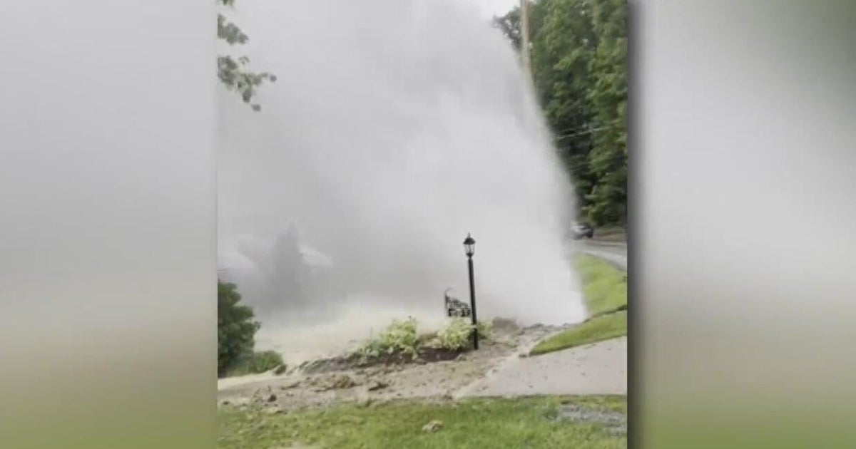 Massive water main break hits Bethel Park neighborhood - CBS Pittsburgh