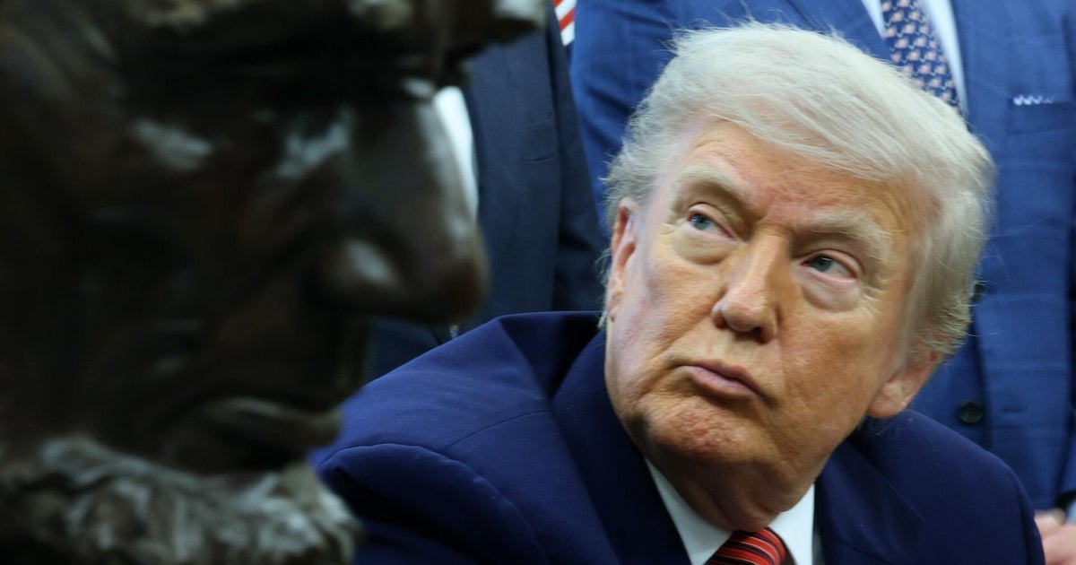 Trump signs new executive orders, comments on tariffs threats for EU, Apple
