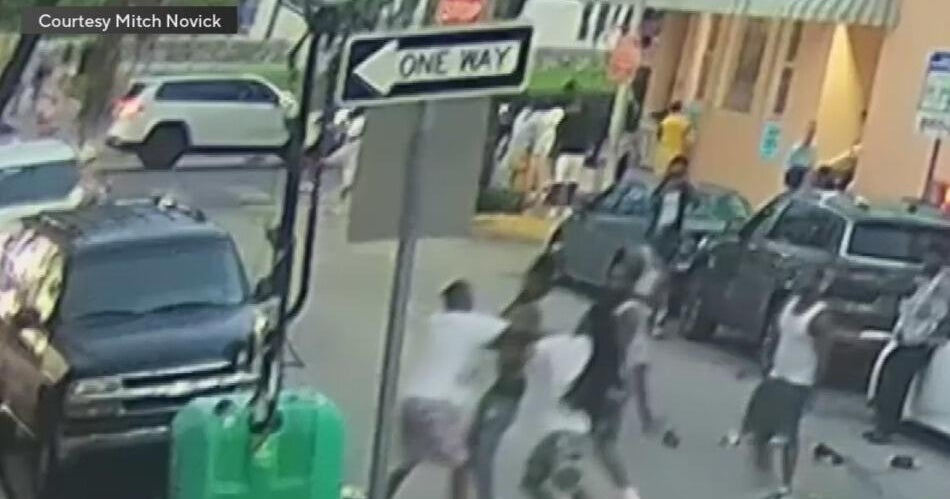 Caught on video: Brawls leads to stabbing outside Miami Beach restaurant near Ocean Drive