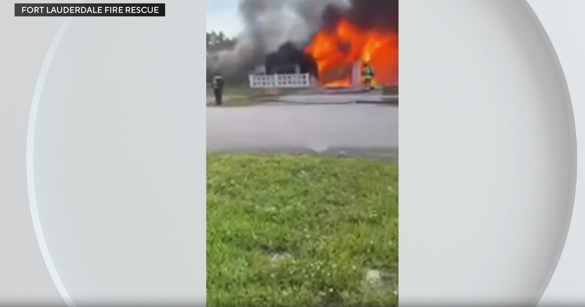 3 people displaced following house fire in Fort Lauderdale, officials say