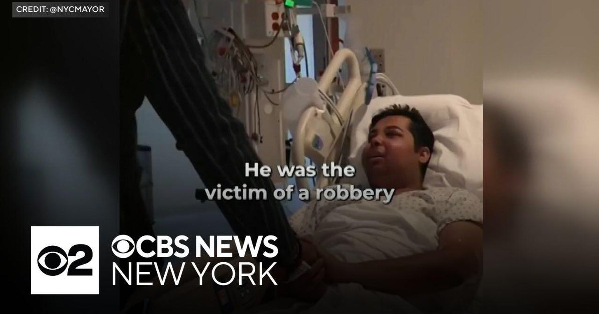 Off-duty officer in stable condition after Bronx robbery - CBS New York