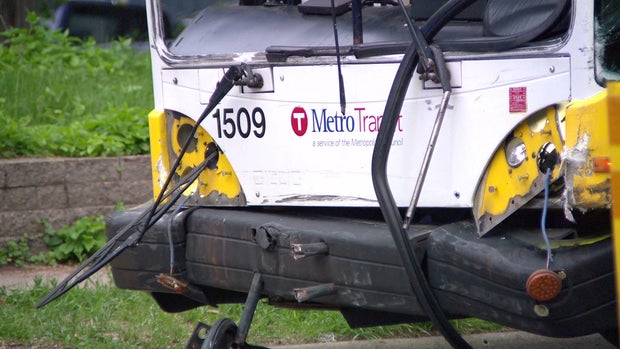 10p-vo-metro-transit-crash-wcco7w3t.jpg 