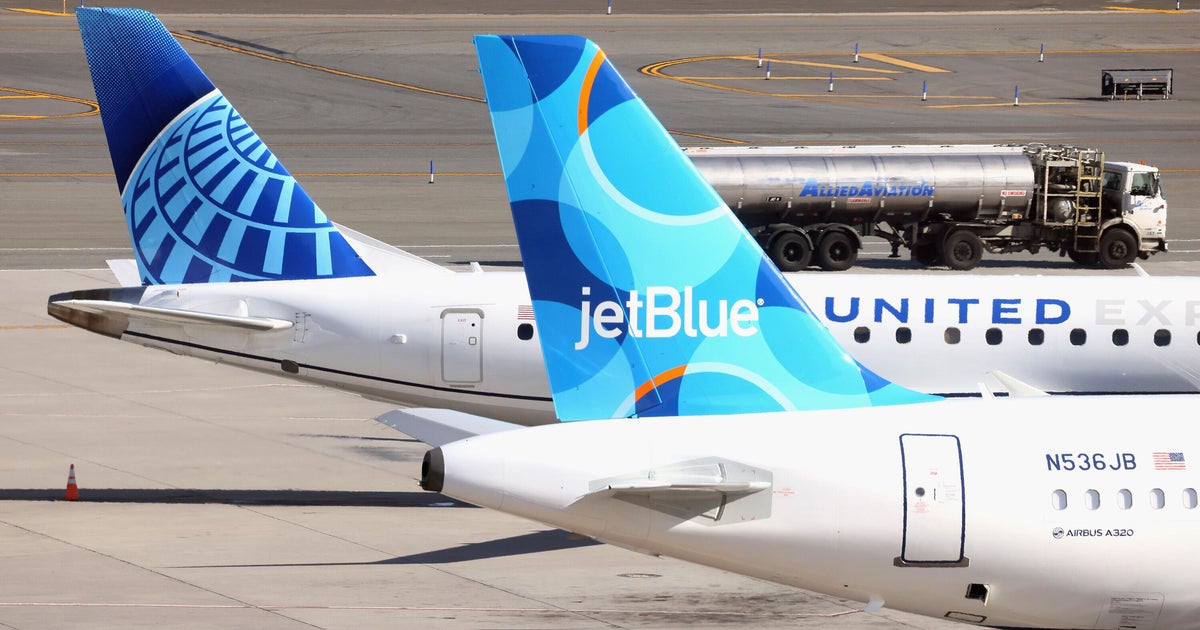 United Airlines and JetBlue strike deal that will impact fliers' points, return United to JFK airport