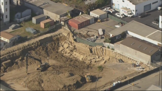 parking-lot-sinkhole.jpg 
