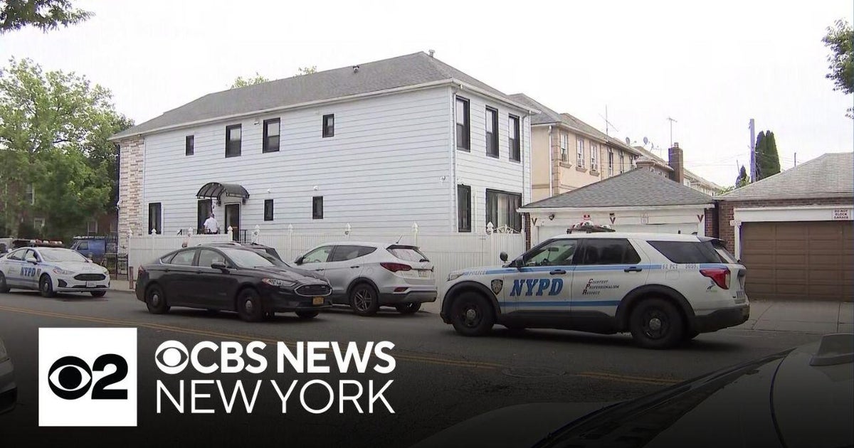 Man's face slashed by Brooklyn home invaders, NYPD says - CBS New York
