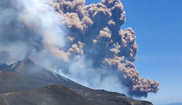 mount-etna-erupts-june2025.jpg
