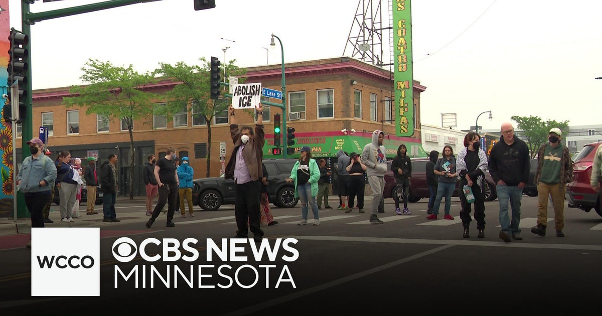 Minneapolis community clashes with federal officials during Lake Street raid