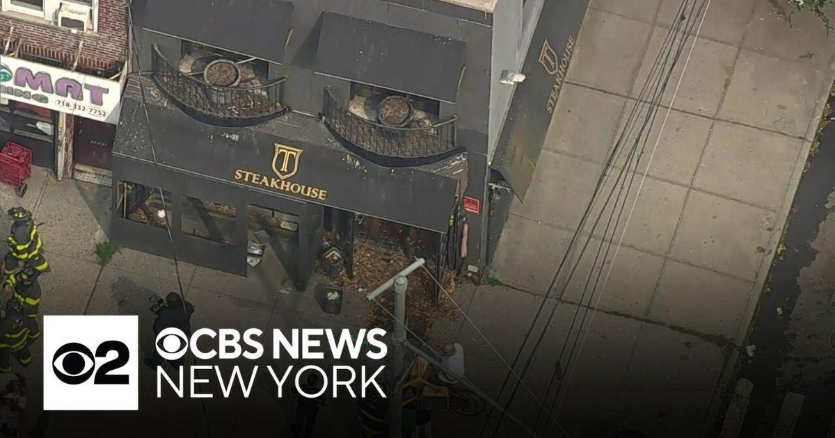 Construction worker dies in partial collapse in Brooklyn - CBS New York