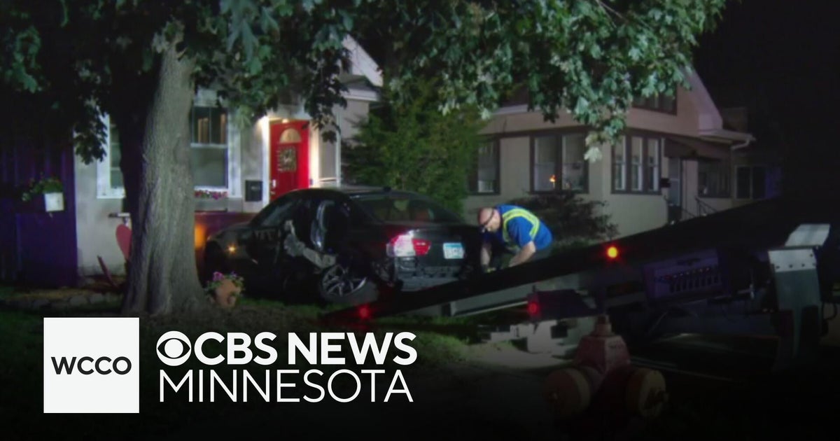 Driver crashes into West St. Paul house after police chase - CBS Minnesota