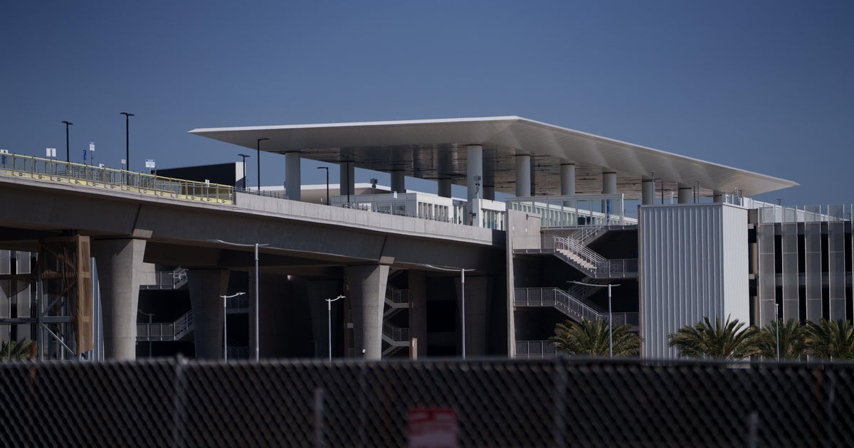LAX/Metro Transit Center opening to connect riders airport terminals 