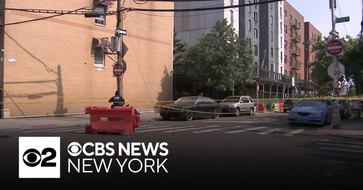 Gunman sought in Bronx shooting that injured 2 teens - CBS New York