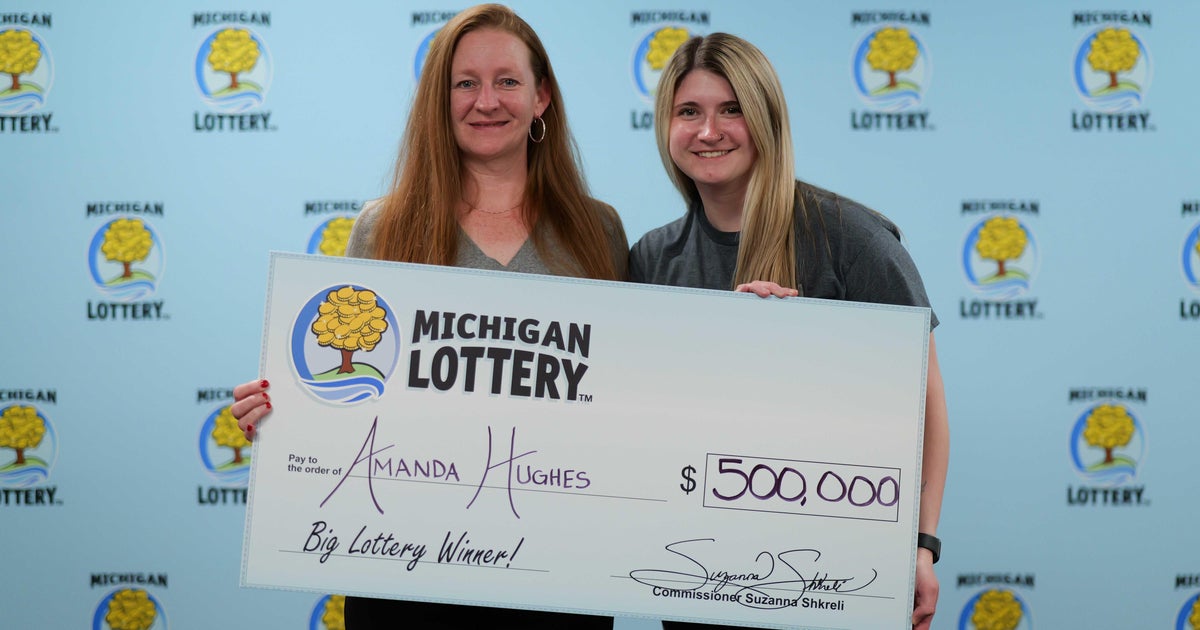 Michigan woman wins $500K scratch-off jackpot after store clerk's suggestion 