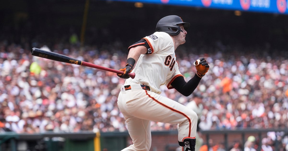 Yastrzemski knocks in 3 runs as Giants sweep struggling Braves with a 4-3 win 