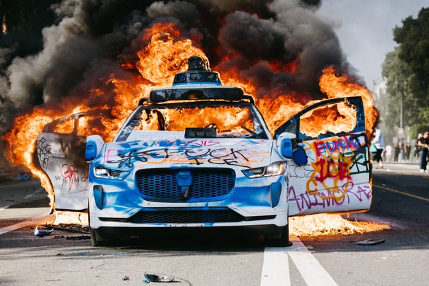 Anti-ICE-Protests-in-Los-Angeles