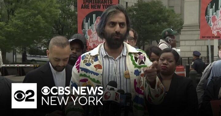 Immigration advocates rally against Trump travel ban - CBS New York