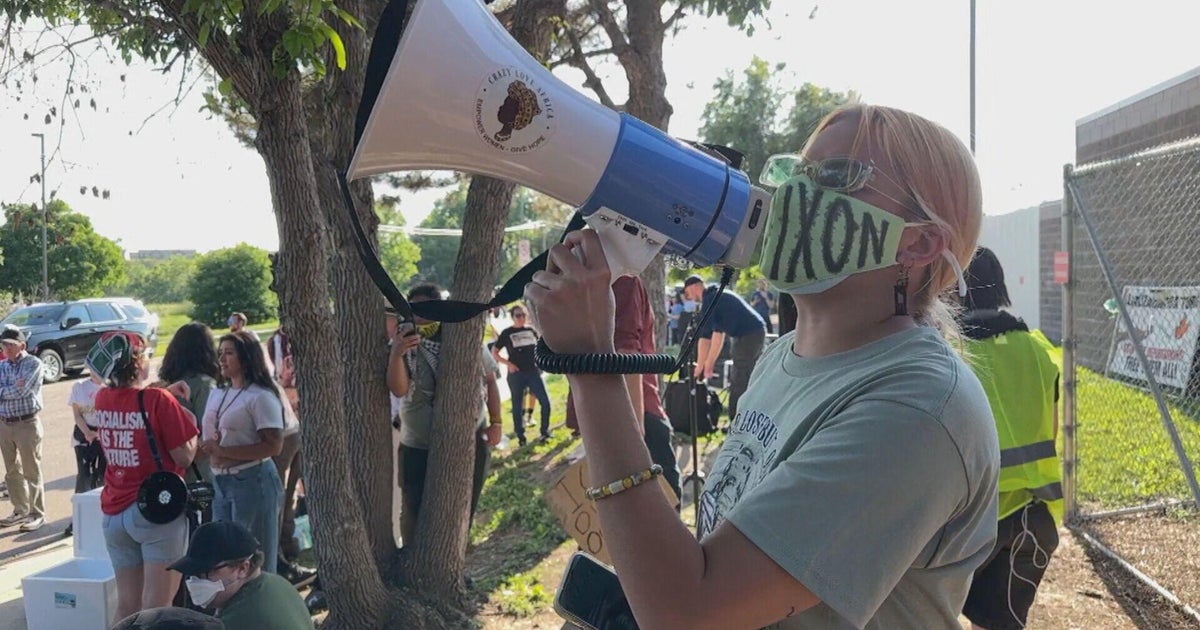 Protesters in Aurora rally against ICE amid growing tensions across the U.S. 